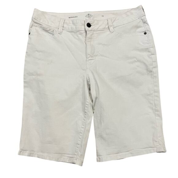 St.John's Bay White Cuffed Bermuda Shorts women’s size 16 - Picture 1 of 13